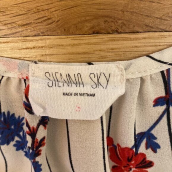 Flower Blouse Shirt - Picture 2 of 3